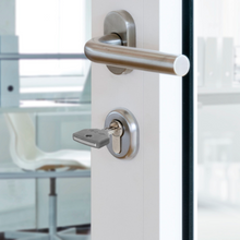 Load image into Gallery viewer, CISA ASIX P8 Asix European Cylinder with 5 Original Keys and Card
